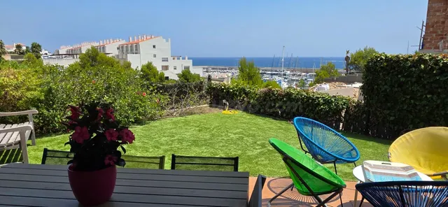 Exclusivo chalet en primera línea de mar y del puerto deport