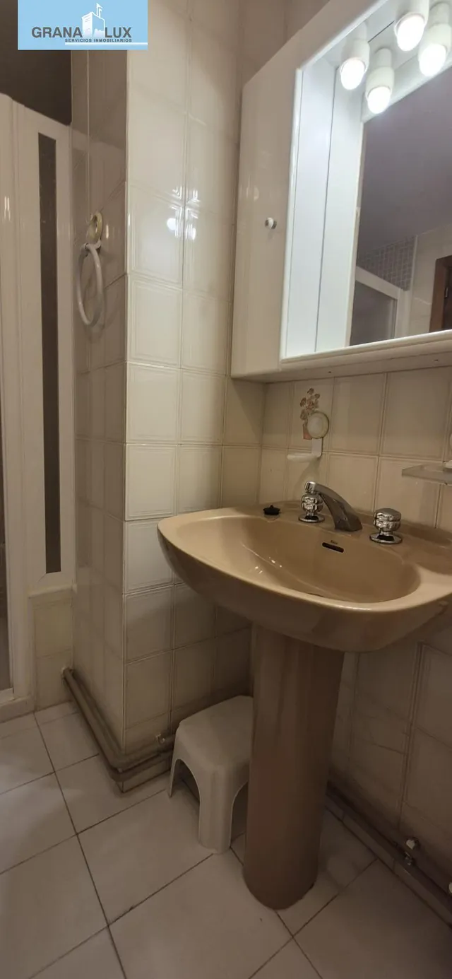 ¡Tu nuevo hogar te espera! Amplio piso en alquiler preferiblemente chicas — 32