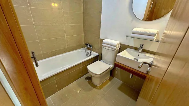 Piso exterior de 3 dormitorios y 2 baños con garaje y trastero en Avenida Buenos Aires. — 23