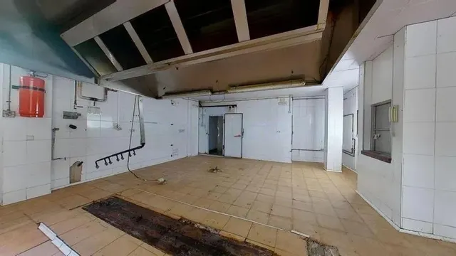 LOCAL EN VENTA EN EL PRAT DE LLOBREGAT (Barcelona). — 19