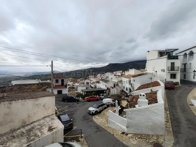 Casa en venta en Alcaucín – Espacio, luz y encanto en tres p - foto 3