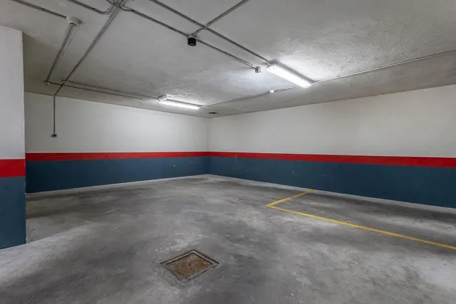 Ático dúplex junto Alhamar con 2 garajes y 2 trasteros — 28