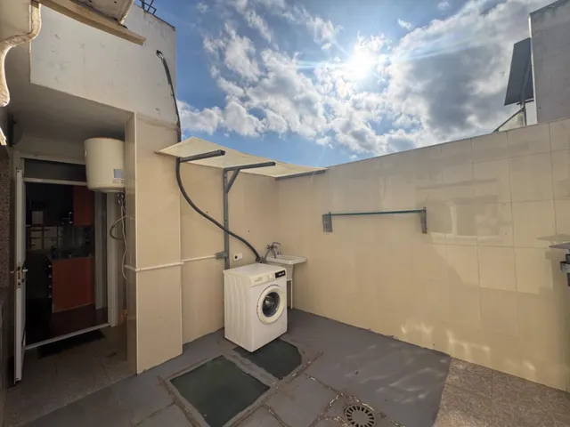 Casa con amplia cochera, terraza y patio. — 42