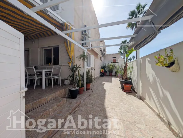 ¡Cerca del mar! Precioso Adosado reformado en residencial, con solarium, piscina comunitaria y garaje — 36