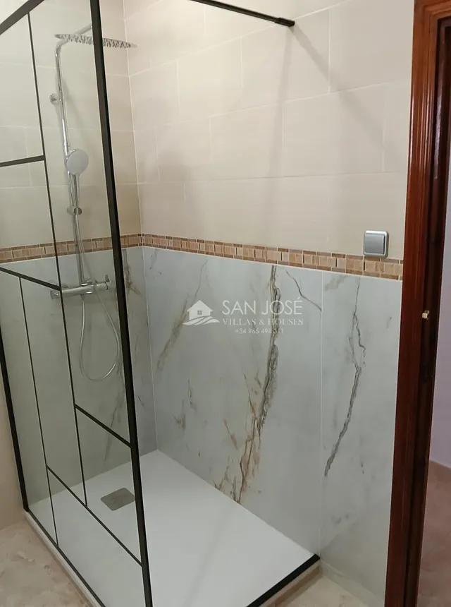 SE VENDE CHALET CON PISCINA EN BUEN ESTADO EN ASPE — 43