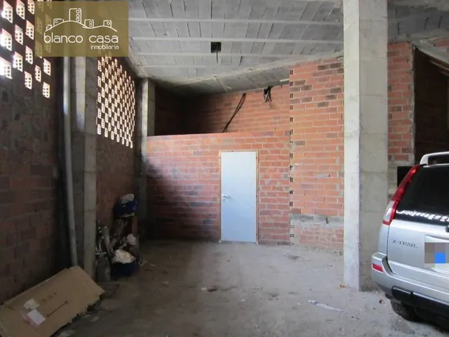 Venta de local y entreplanta junto a IES Alfredo Brañas - foto 4