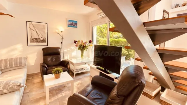 Casa de 3 dormitorios con amarre privado de 10 x 3,50 m, lic - foto 3