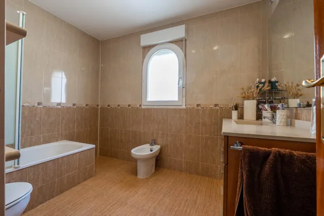 Espectacular chalet adosado en el Vial de Churriana de la Vega: eficiencia, confort y listo para entrar a vivir! — 40
