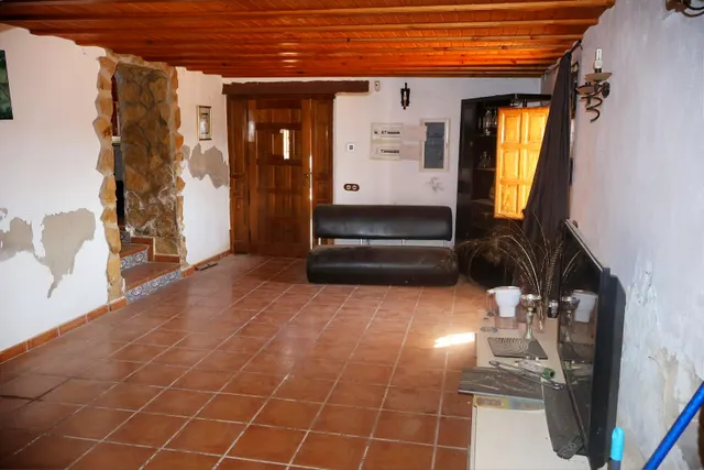 MASIA VALLADA CON PISCINA, ZONA PARA CABALLOS Y MAS DE 2 HECTAREAS DE TERRENO — 19