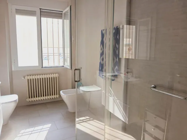 Ático reformado 5 dormitorios en Cáceres centro — 25
