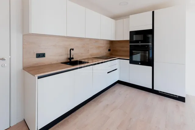 Si buscas una vivienda nueva a estrenar, con jardín privado y en pleno centro, este piso es una oportunidad única. — 7
