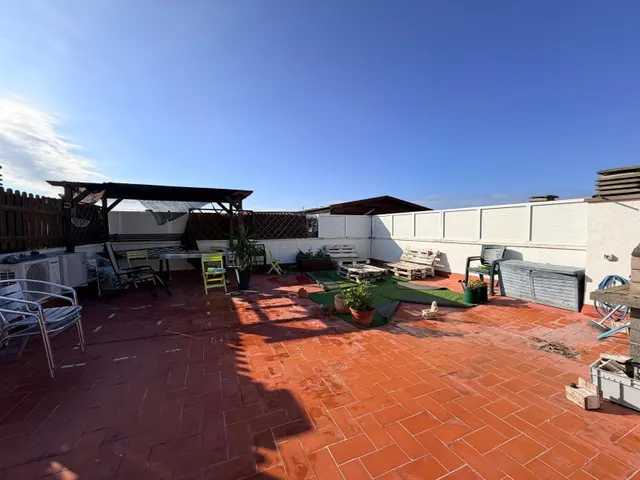Atico con 4 habitaciones gran terraza solarium parking piscina — 13
