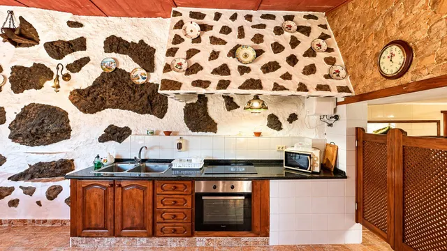 Finca exclusiva en Vilaflor · 2 viviendas, viñedo, bodega y piscina — 42