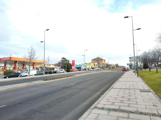 ESPECTACULAR LOCAL ÚNICO AV. JUAN CARLOS I - foto 3