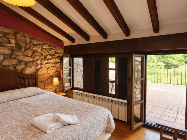 CASA DE PIEDRA REFORMADA CON DOBLE TERRAZA Y BARBACOA — 12