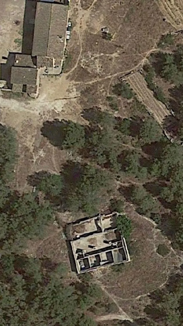 Finca de aprox 67 hectàreas. Con dos casas principales para reformar — 45