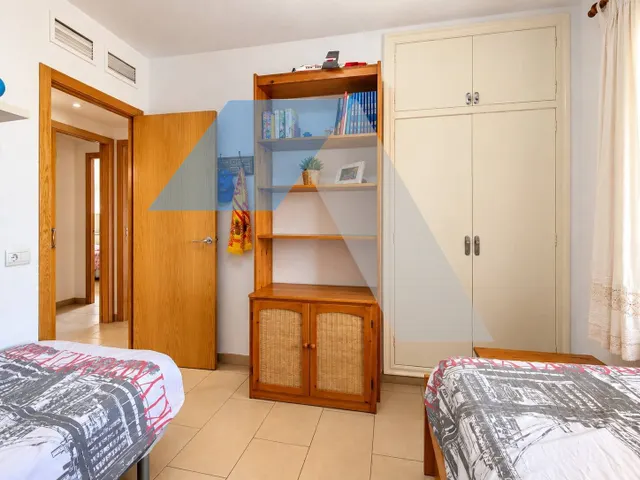Chalet en parcela urbana con piscina privada en san vicente del raspeig — 19