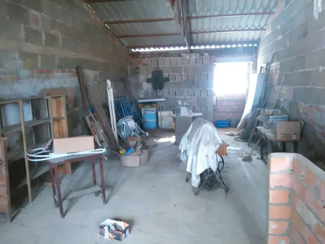 COCHERA CON VIVIENDA Y PATIO — 2