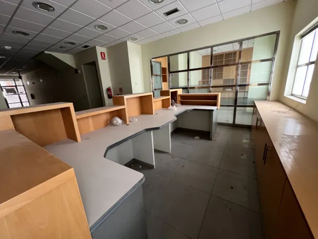 LOCAL EN ALQUILER Y VENTA EN LA AVENIDA DE ESPAÑA — 7