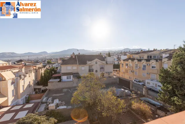 Casa adosada con terraza, vistas a Granada y Sierra Nevada, garaje y sótano — 34