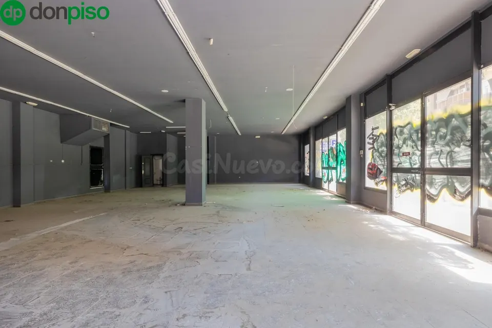 Amplio local comercial en Camino de Ronda