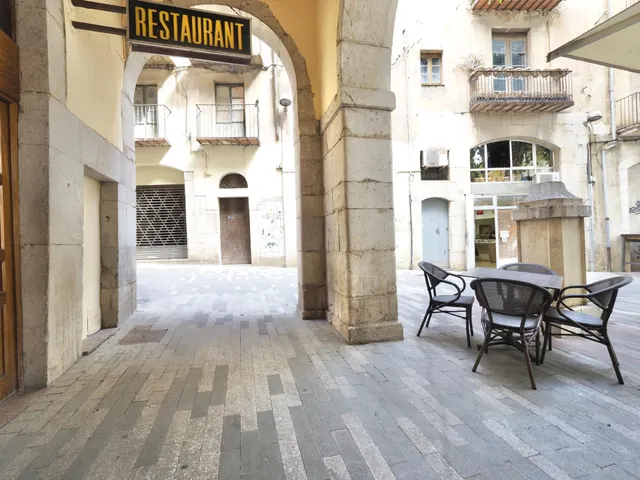 RESTAURANTE EN PLENO CENTRO DE LA CIUDAD — 23