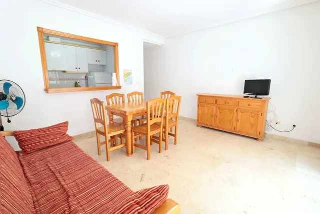 Apartamento de 2 dormitorios en Torrevieja, Alicante (Costa Blanca) — 4