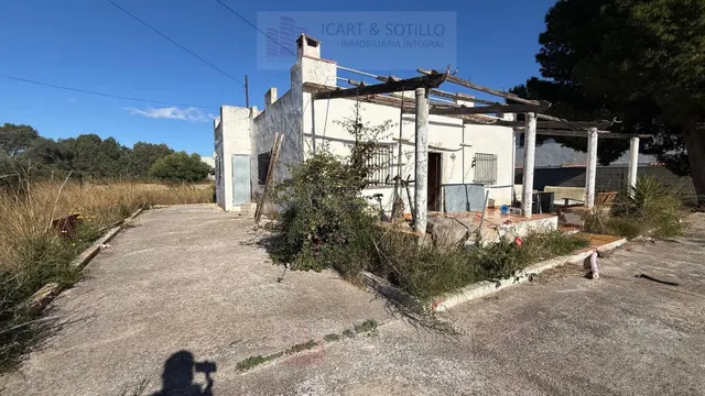 Finca urbana de 1.730 m2 en Les Salines (Vinaròs) con vivien - foto 2
