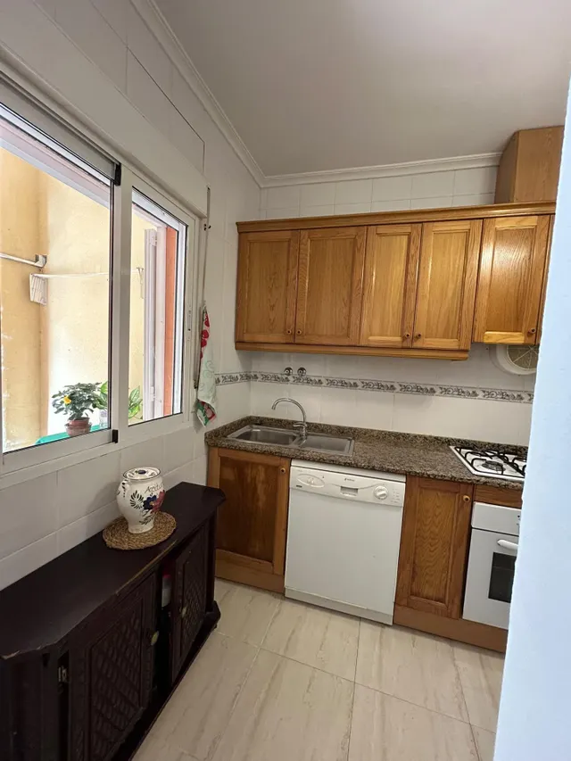 Apartamento cerca del mar, Alicante, Torrevieja. 2 habitaciones, 73 m2, 200 metros del mar — 12