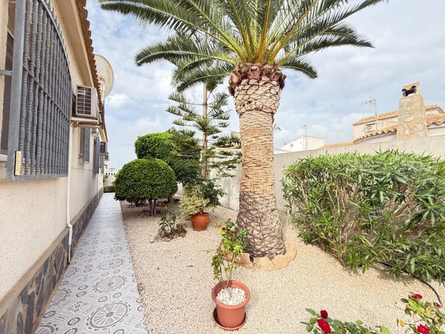 Impresionante Chalet Independiente en El Chaparral, Torrevieja — 13