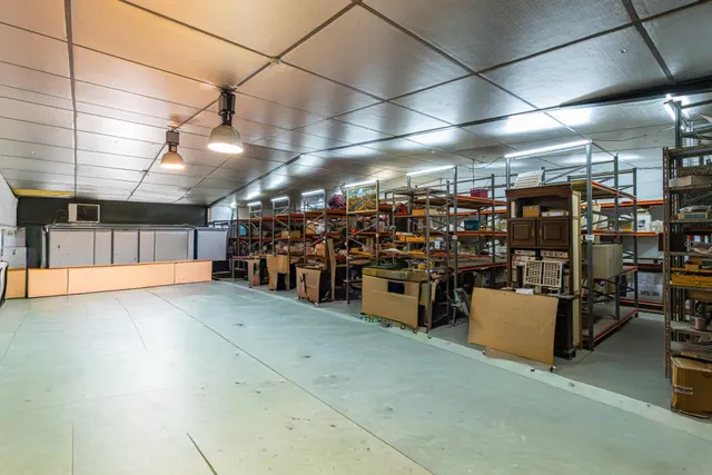 Nave en urbanizacion cerrada perfecta para almacen y venta — 16