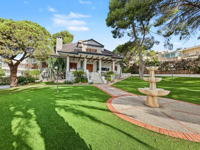 Villa mediterránea con piscina privada a pocos metros de la  - foto 3