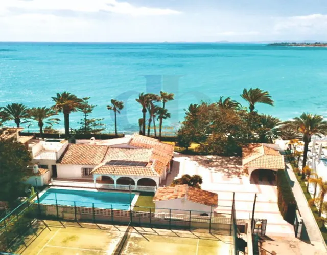 Magnifica villa en primera línea del mar en Orihuela Costa — 7