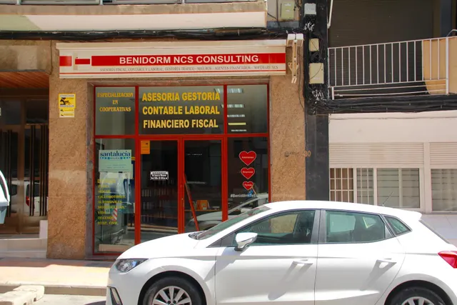 Dos locales comerciales en el centro de Benidorm — 41