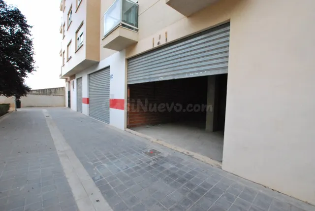 Local comercial Lliria tranquila zona frente parque ajardina