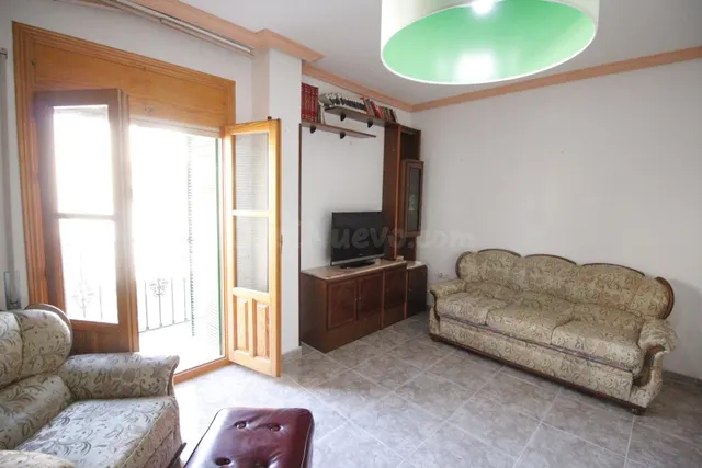 EXCELENTE CASA EN EL CENTRO DE BAZA!!!! - foto 2