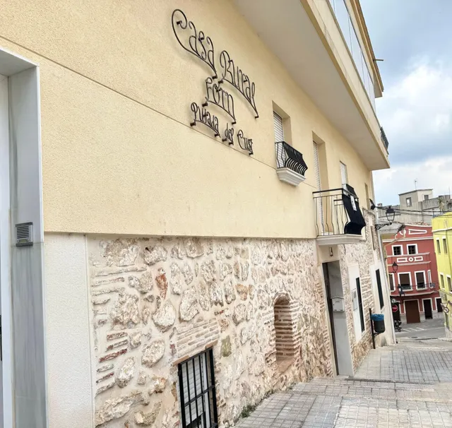 ESPECTACULAR CASA CON 2 PISOS Y LOCAL COMERCIAL EN LA FONT D