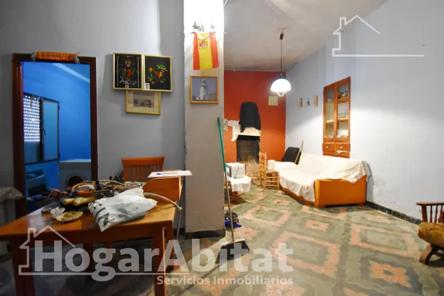 ¡ECONOMICA! AMPLIA CASA CON TERRAZA Y CON MUCHAS POSIBILIDADES — 11