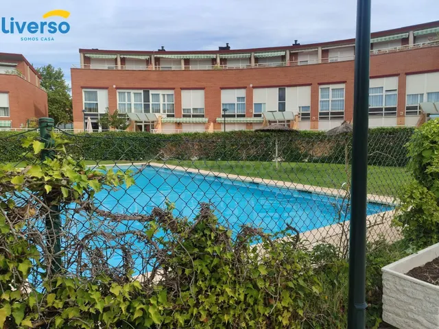 SE alquila espectacular piso en urbanización cerrada con pis
