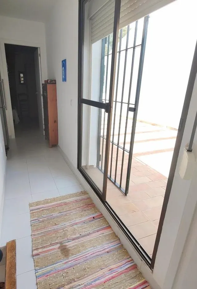 Adosado en Algeciras, zona campo de Golf; tres habitaciones , dos baños y jardin. — 37