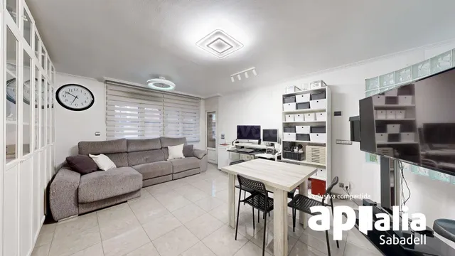 Estupendo Piso en Venta en Barberà del Vallès — 2