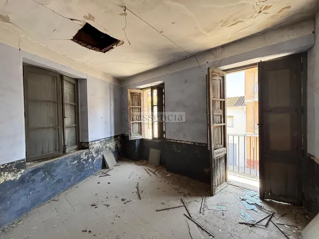 Casa en Almoines a reformar a su gusto en parcela de 242 m2 , en chaflán con patio. — 40