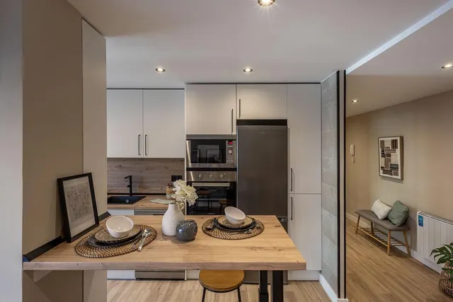 PISO REFORMADO JUNTO AVENIDA CADIZ — 16