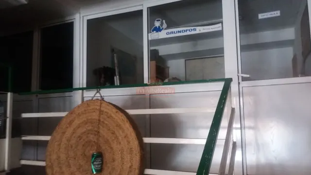 VENTA LOCAL COMERCIAL DE 123 M2 DE SUPERFICIE CON  OFICINAS Y ASEO — 4