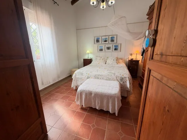Acogedora casa de planta baja con jardín mediterráneo, patio soleado y gran garaje privado en Las Palas — 45