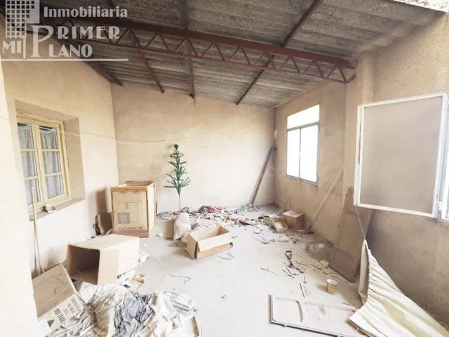 *¡OPORTUNIDAD! Casa de 2 plantas y con fachada a dos calles,