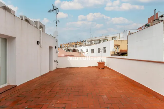 Amplia vivienda con ascensor, patio y terrazas — 31