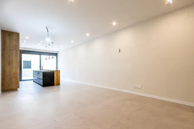 CASA UNIFAMILIAR TOTALMENTE REFORMADA CON TERRASA EN EL CENT - foto 2