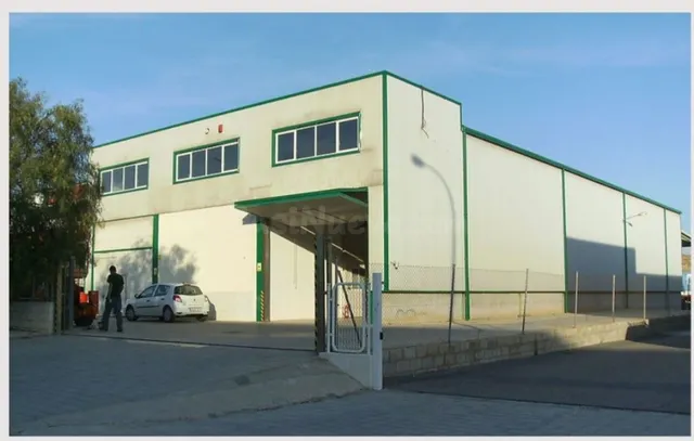 Nave industrial 981m² en venta - Poligono de atalayas - foto 2