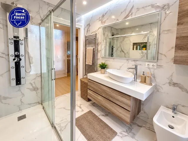 **se vende casa en Oviedo** — 23
